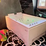 Capsule Art Deco - Jacuzzi - Netflix - Cinema - Arcade De Jeux & Nintendo Switch - 2 - Filet Suspendu *